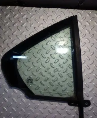 Volkswagen Jetta VI Rear vent window glass 6001001679 5C6845214