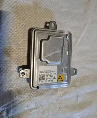 Chrysler Pacifica Headlight ballast module Xenon 130732932015