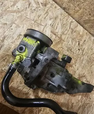 BMW 1 E81 E87 Power steering pump 678084804 765297410