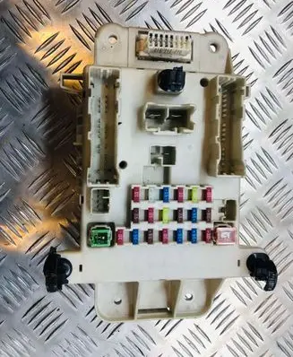 Toyota RAV 4 (XA20) Fuse box set