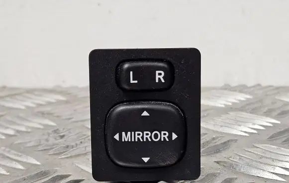 Toyota Auris 150 Wing mirror switch 769746F 183574