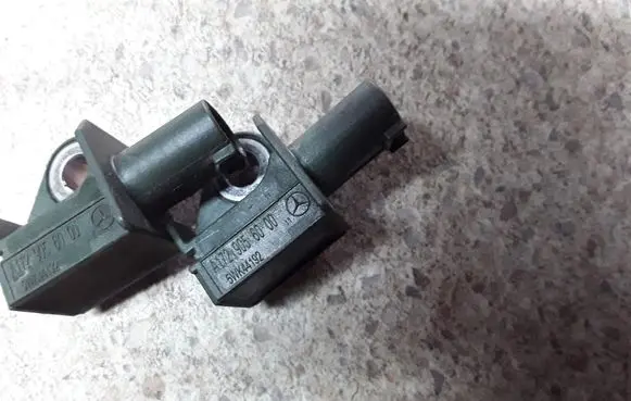 Mercedes-Benz E W212 Airbag deployment crash/impact sensor A1729056000