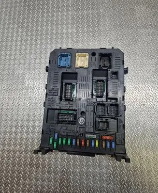 Peugeot 5008 Fuse module 966689568002 212454502 20977771