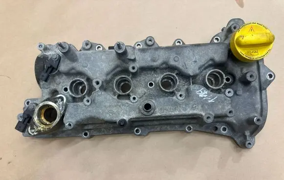 Nissan Qashqai Rocker cam cover 132653841R
