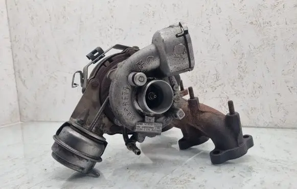 Volkswagen PASSAT B6 Turbo 03G253016N