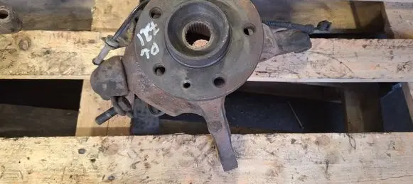 Opel Vivaro Front wheel hub 