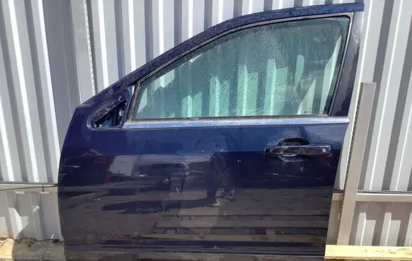 Cadillac SRX Front door 