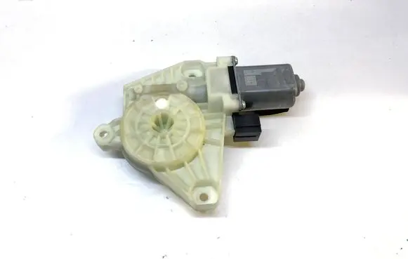 Volkswagen PASSAT B8 Rear door window regulator motor 5Q4959802D