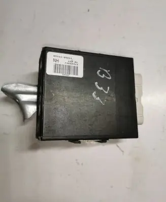 Toyota Avensis T220 Door control unit/module 8974105041 73658912 12201