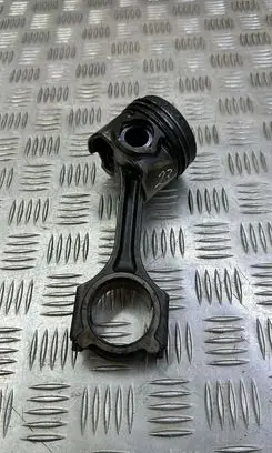 KIA Soul Piston with connecting rod