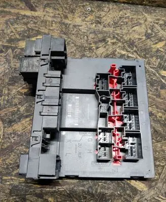 Seat Leon (1P) Relay mounting block 3C0937049A