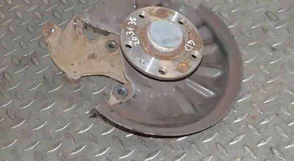 Volkswagen Golf VII Rear wheel hub