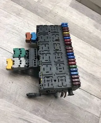 Volkswagen Transporter - Caravelle T4 Fuse box set 357937039