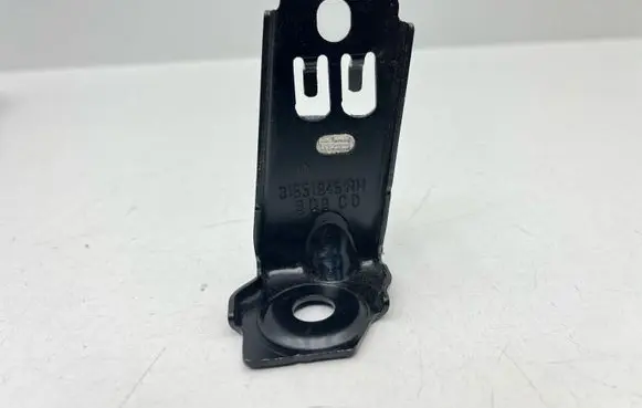Volvo V60 Fender mounting bracket 31651846
