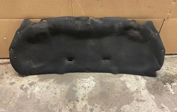 Engine bonnet/hood sound/heat insulation