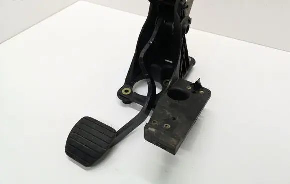 Renault Laguna II Brake pedal