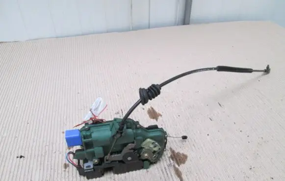 Seat Ibiza III (6L) Front door lock