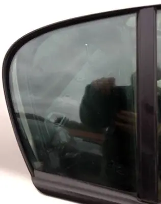 Opel Astra H Rear vent window glass 
