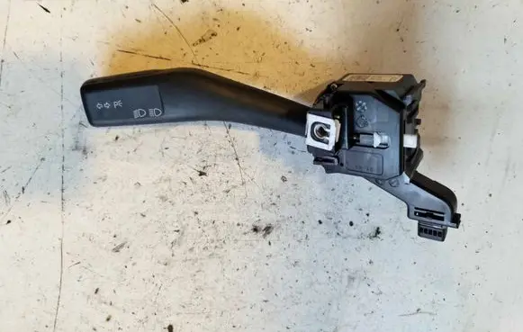Volkswagen PASSAT B7 Indicator stalk 1K0953513