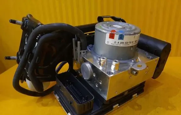 Mercedes-Benz C W206 Air conditioning (A/C) compressor (pump) A2069010708
