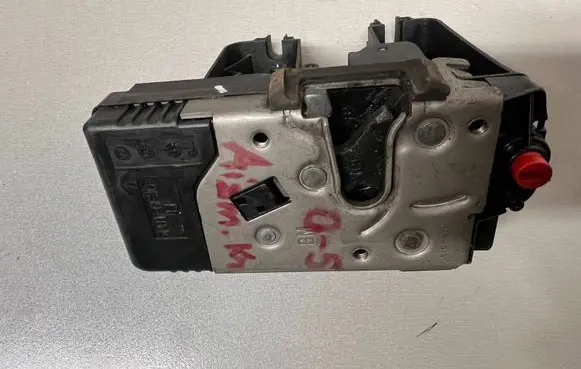 Opel Vectra C Rear door lock 13210760