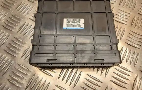 Mitsubishi Pajero Engine control unit/module MK369405