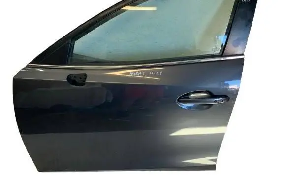 Mazda 3 III Front door