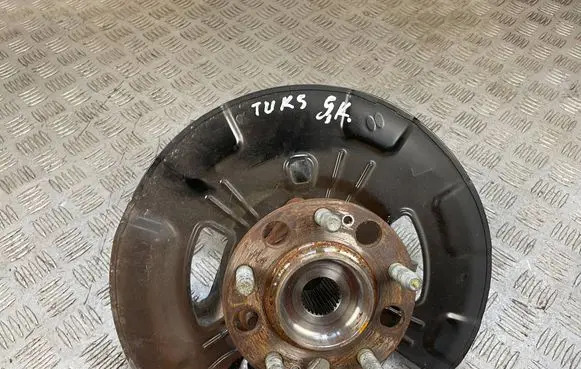 Rear wheel hub