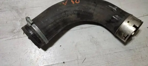 Volvo V40 Intercooler hose/pipe 31657755
