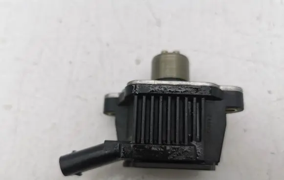 Volkswagen Golf VIII Camshaft vanos timing valve 0602200028455 04E906048A