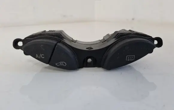 Ford Focus Windscreen/window heater switch YS4T19A945EA