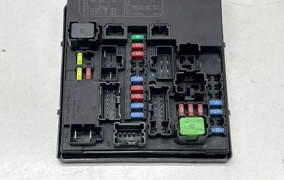 Nissan e-NV200 Fuse module 3091004477