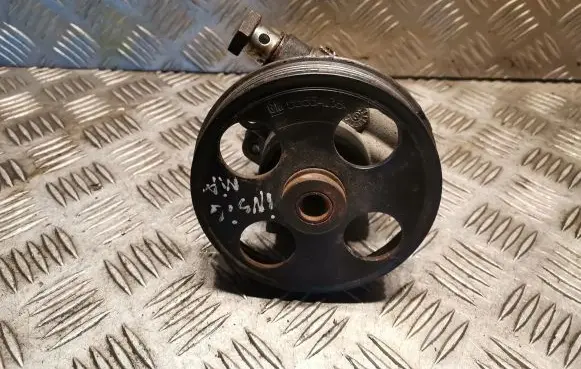 Opel Insignia A Power steering pump 55564138