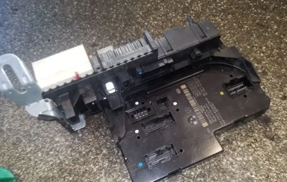 Mercedes-Benz E W212 Fuse module 2129005101