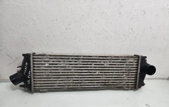 Opel Vivaro Intercooler radiator 8200411160E