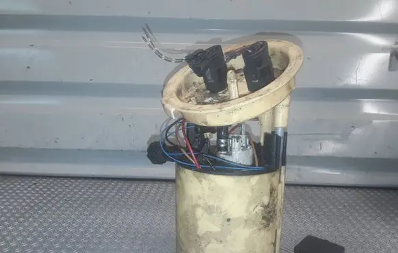 BMW 1 E81 E87 In-tank fuel pump 6763886