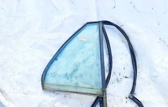 KIA Carens II Rear vent window glass as2