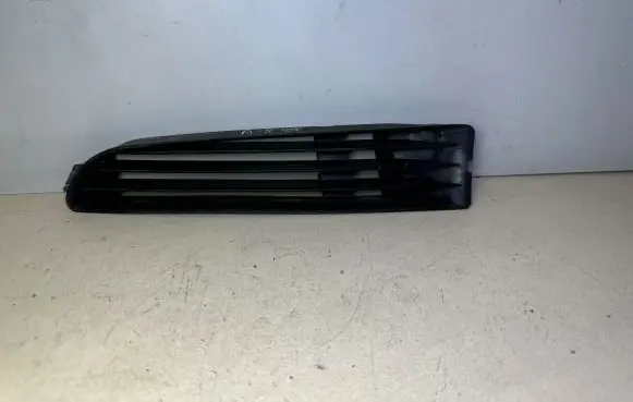 Audi A8 S8 D2 4D Front bumper lower grill 4D0853683