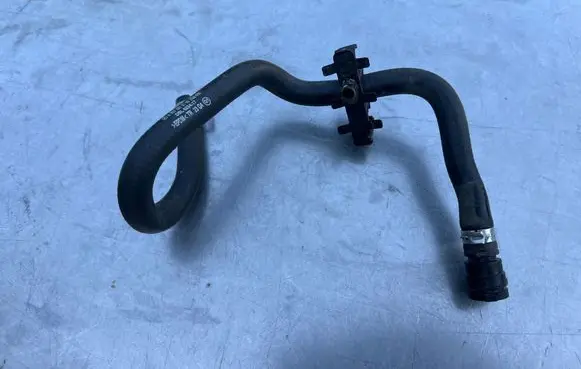 Engine coolant pipe/hose