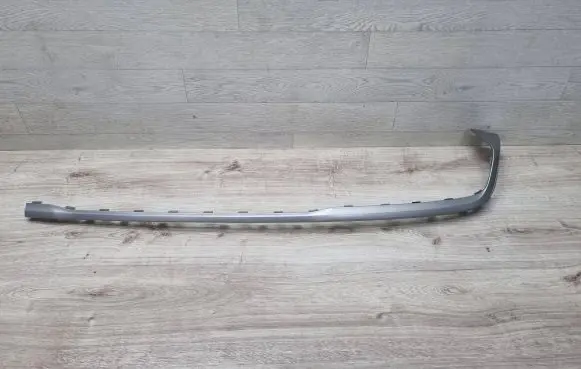 Rear bumper trim bar molding