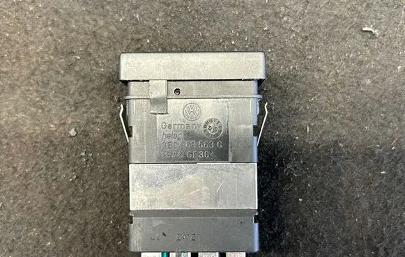 Volkswagen PASSAT B5.5 Seat heating switch 3B0963563