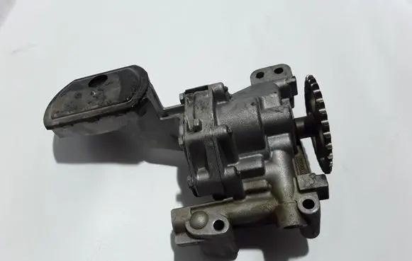 Volvo V50 Oil pump 30725035