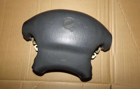 Chrysler 300M Steering wheel airbag