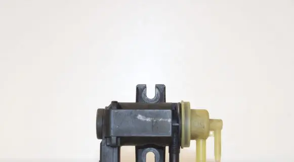 Volkswagen Caddy Turbo solenoid valve 1K0906627B