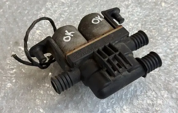 BMW 5 E39 Coolant heater control valve 8374995