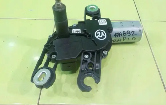 Skoda Rapid (NH) Rear window wiper motor 5F4955711 17AB92