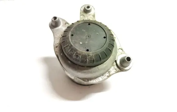 Mercedes-Benz C W205 Engine mount bracket A2052406617