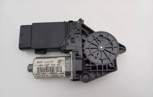 Volkswagen PASSAT B5.5 Front door window regulator motor 3B4837752MS