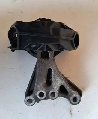 Peugeot 208 Engine mount bracket 9676780580