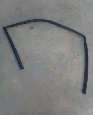 KIA Stonic Rubber seal front coupe door window 